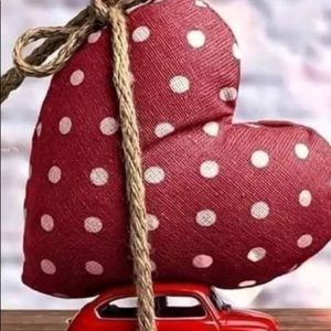 Meet your Posher, Mona